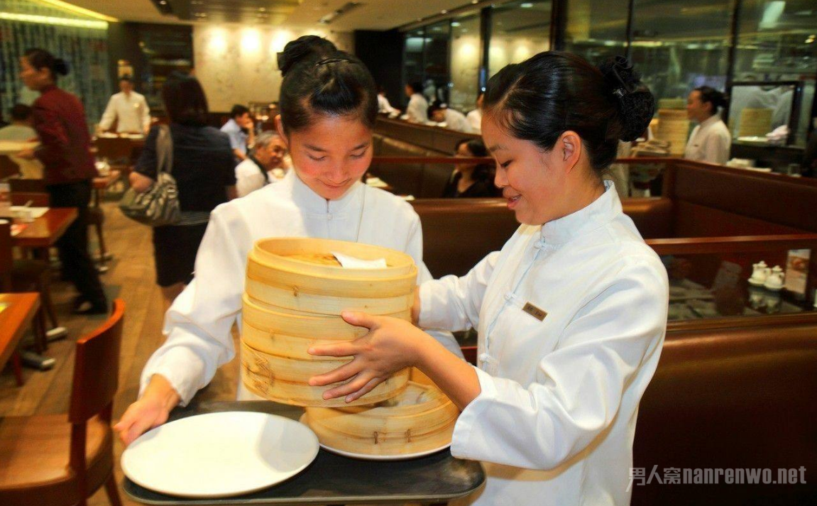 16岁女孩饭店打工20天，结算工资时却欠老板195元|饮品报